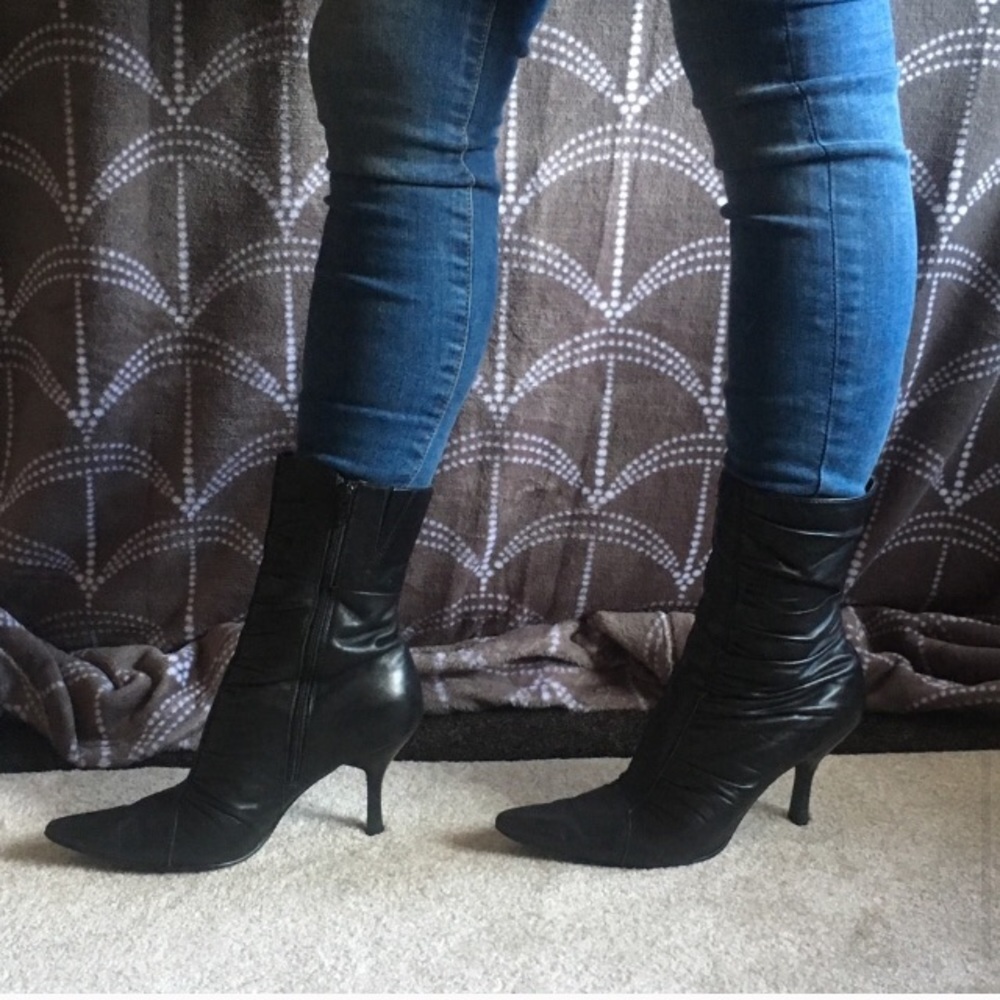 Like new Black Sexy ankle heeled Booties!